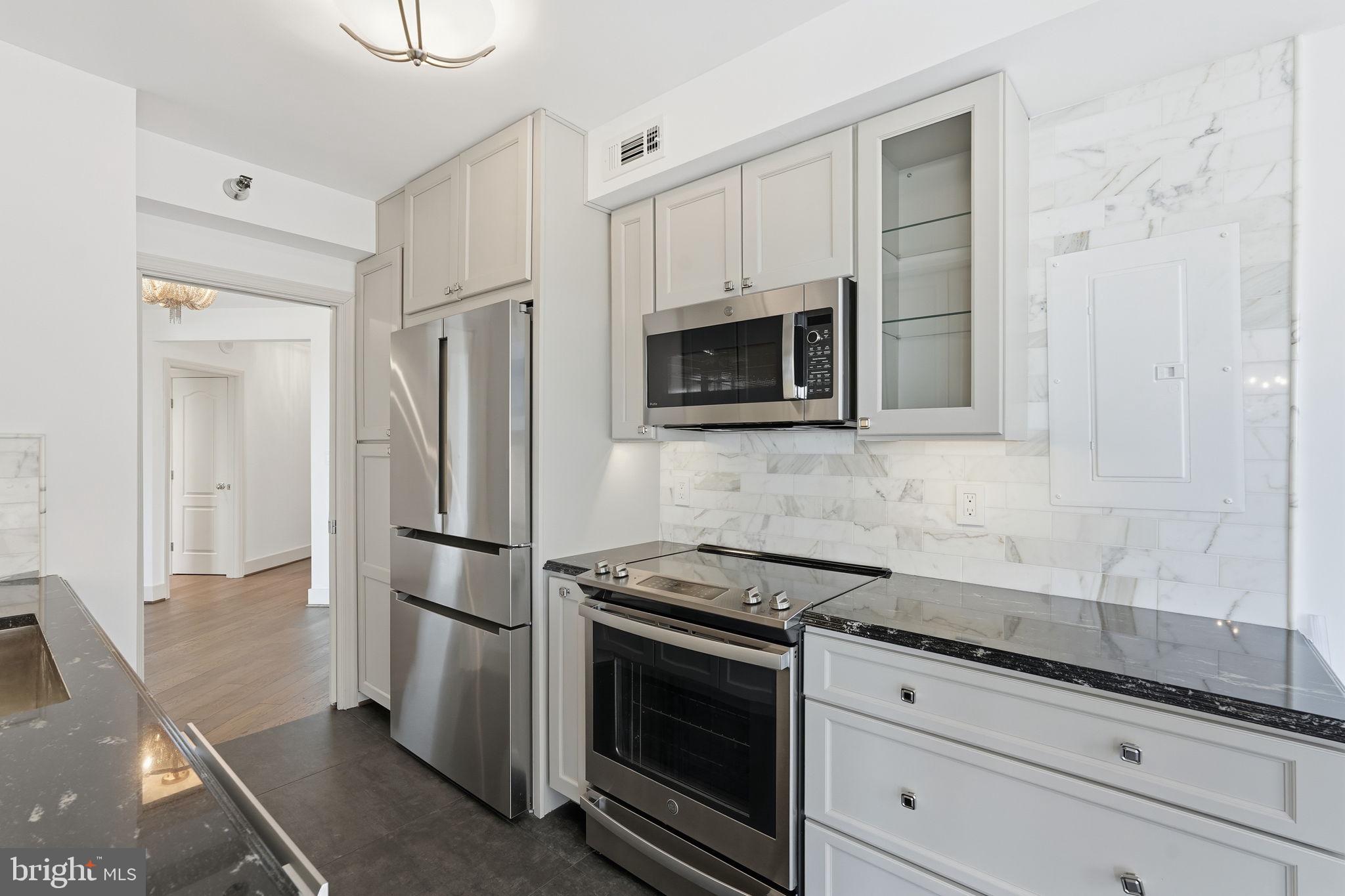 5802 NICHOLSON LANE 2-706