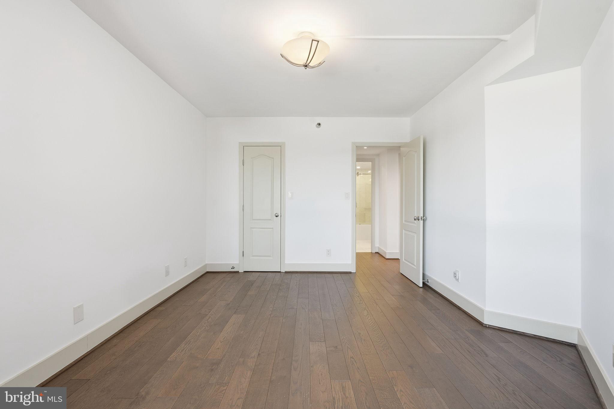 5802 NICHOLSON LANE 2-706