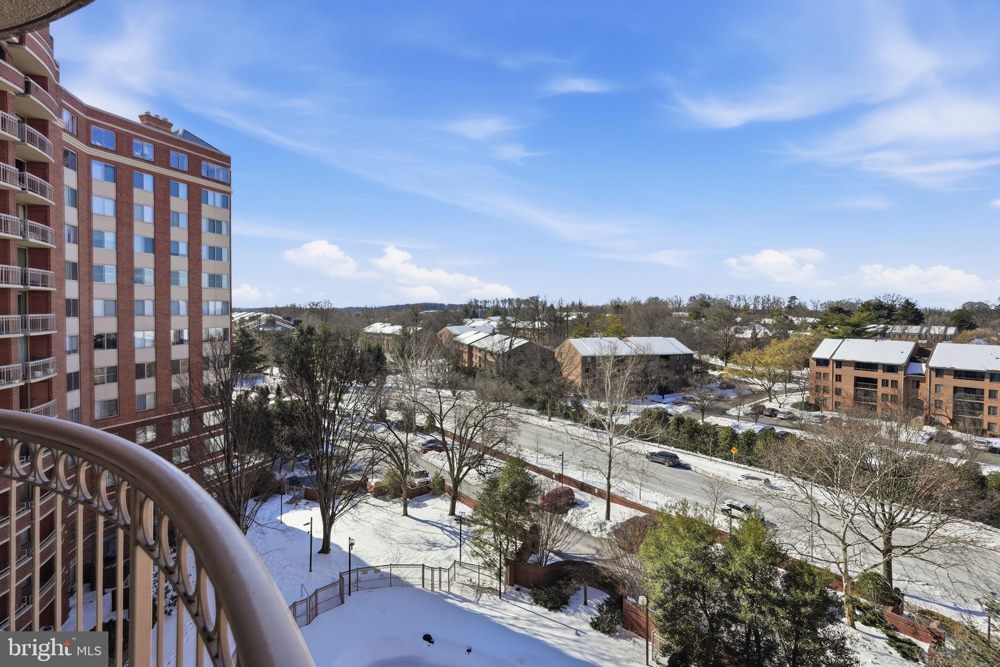 5802 NICHOLSON LANE 2-706