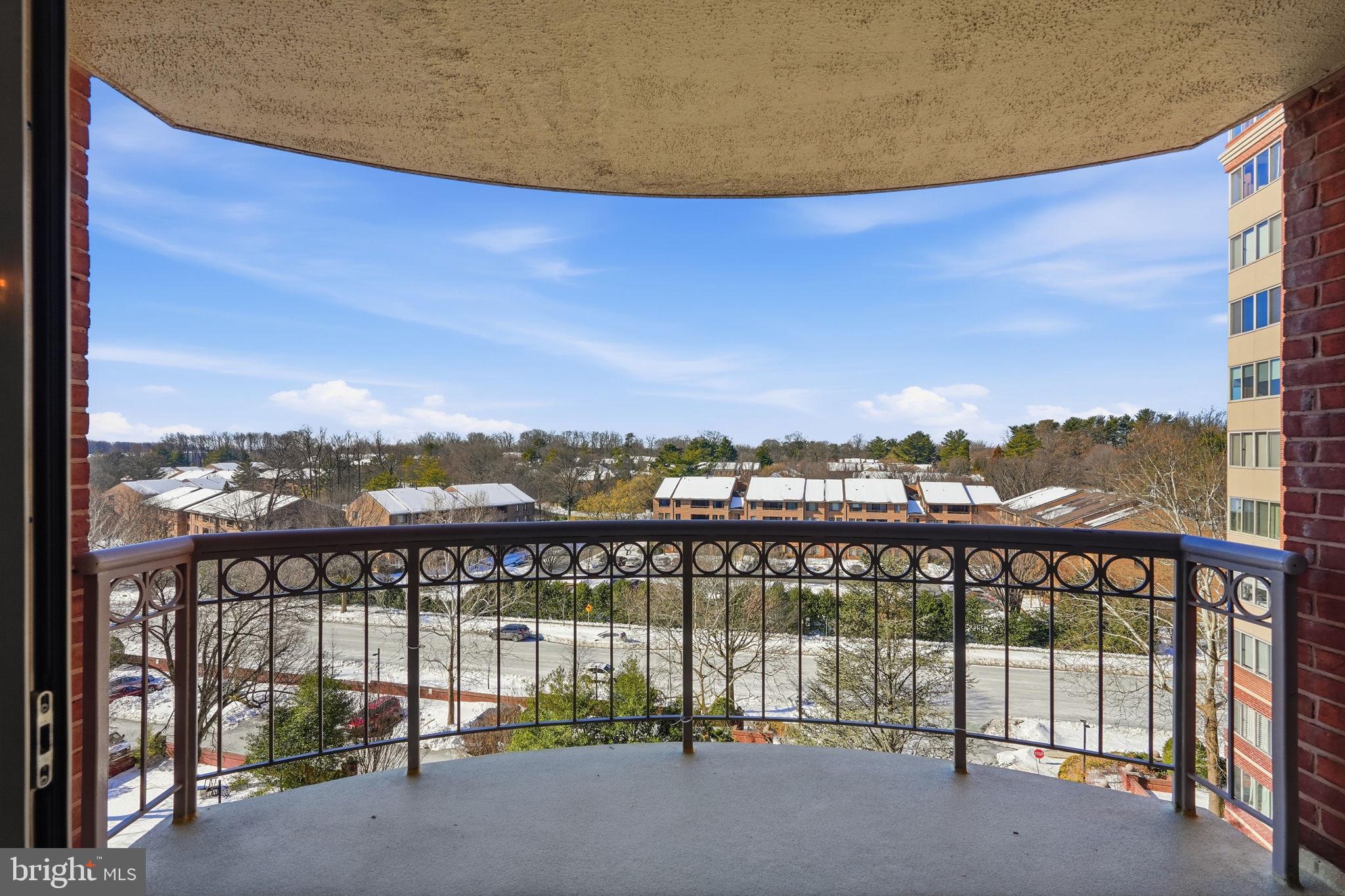 5802 NICHOLSON LANE 2-706