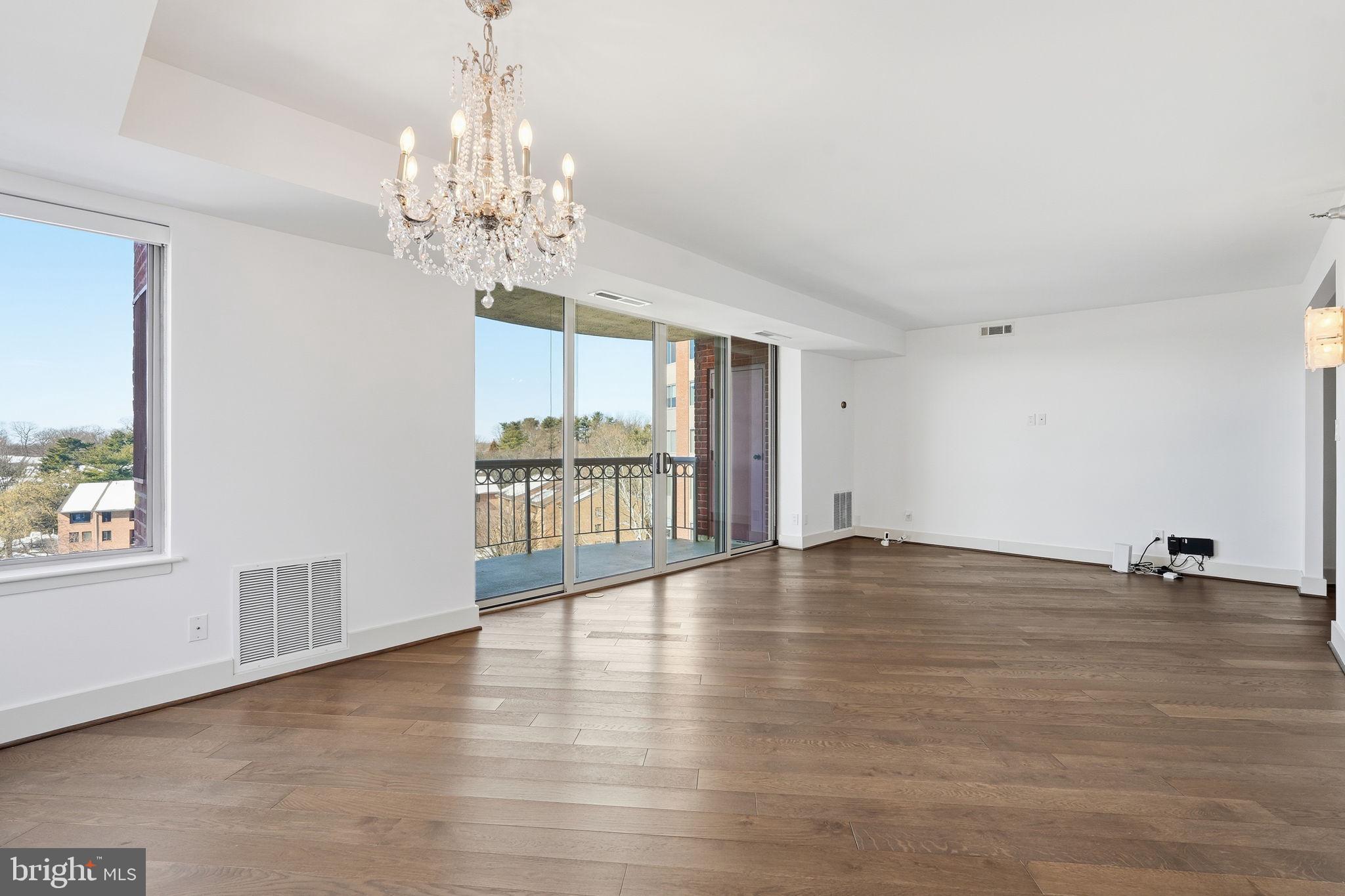 5802 NICHOLSON LANE 2-706