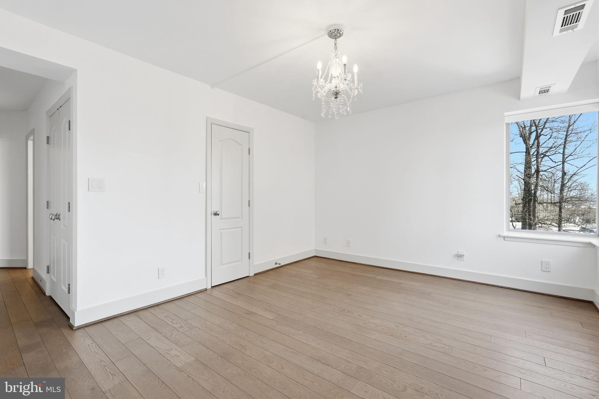 5802 NICHOLSON LANE 2-706