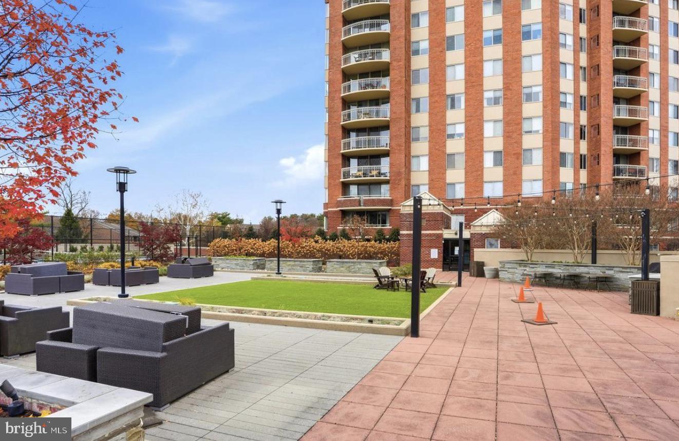 5802 NICHOLSON LANE 2-706