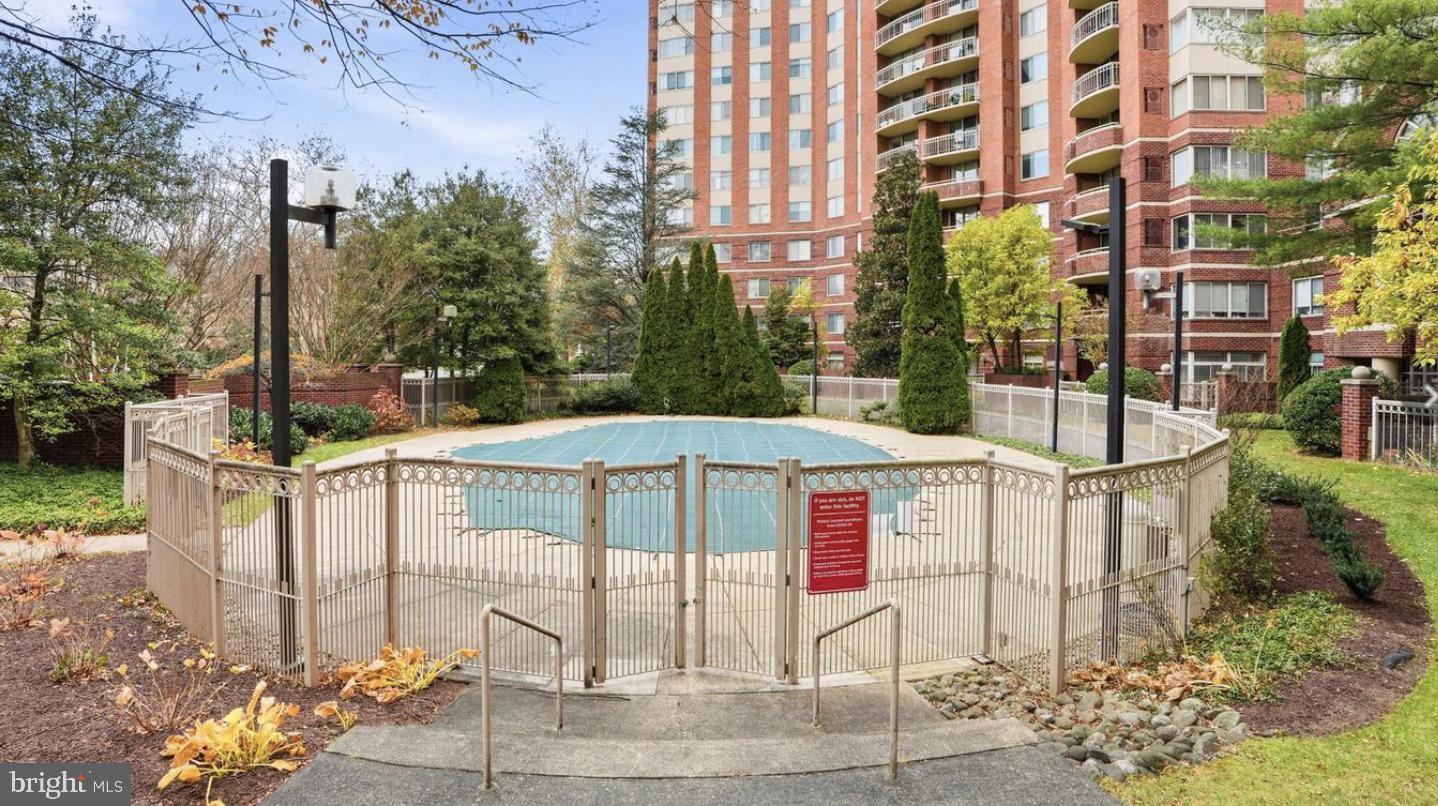 5802 NICHOLSON LANE 2-706