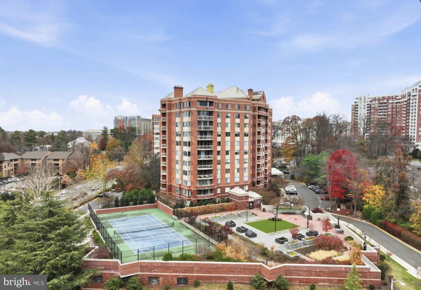 5802 NICHOLSON LANE 2-706