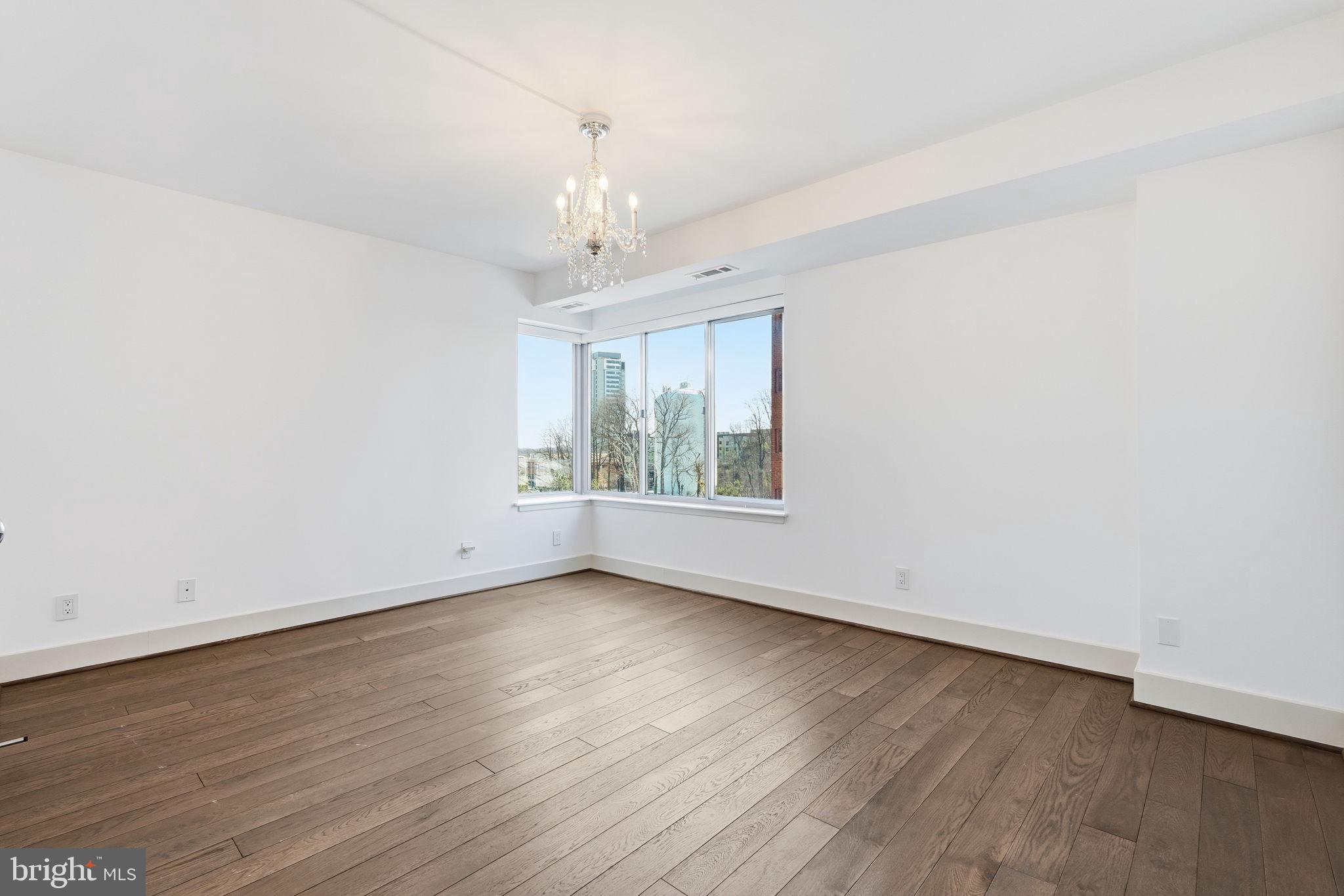 5802 NICHOLSON LANE 2-706