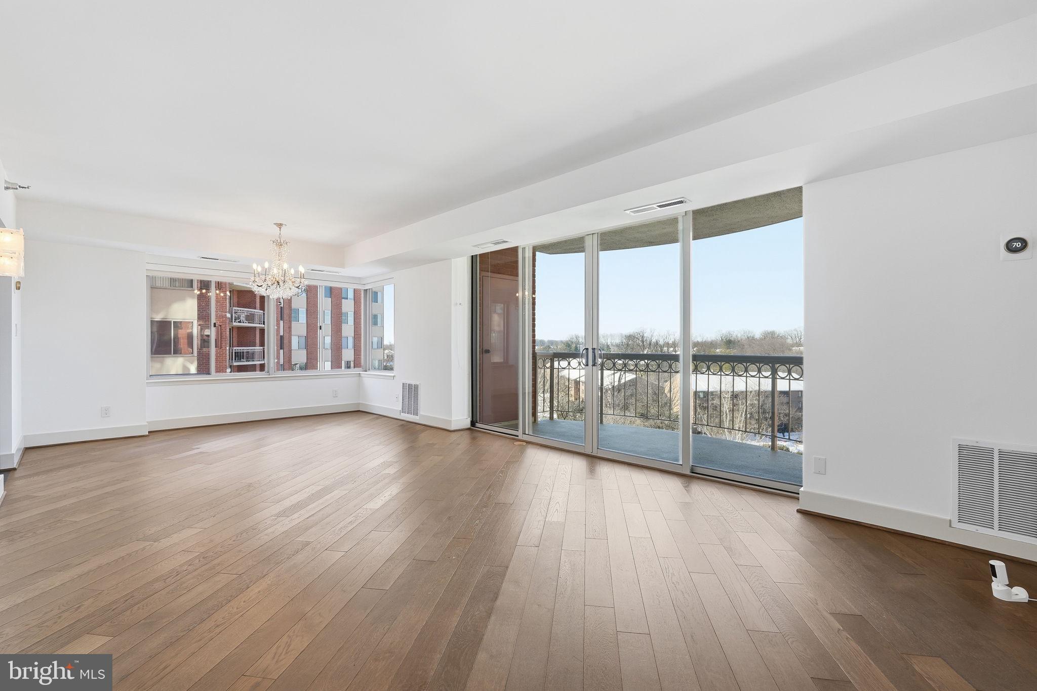 5802 NICHOLSON LANE 2-706