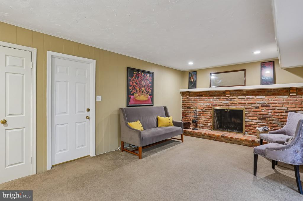 9324 ORCHARD BROOK DRIVE