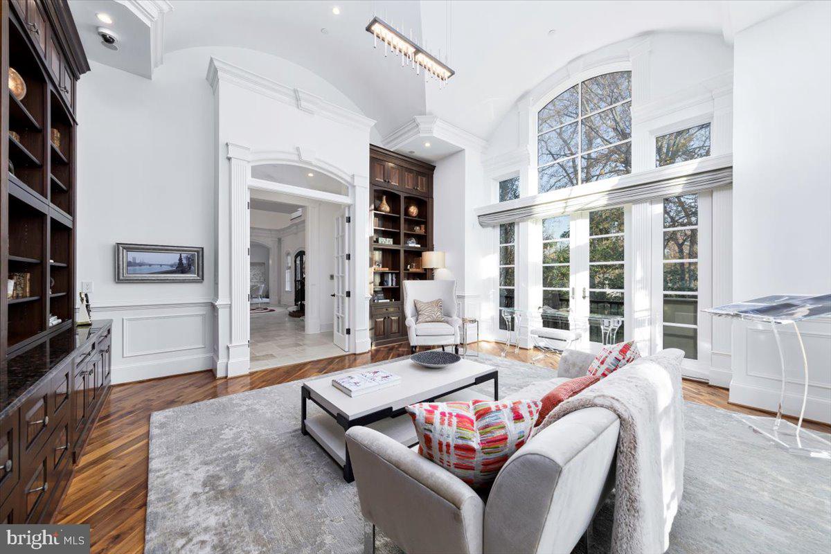 8710 FERNWOOD ROAD