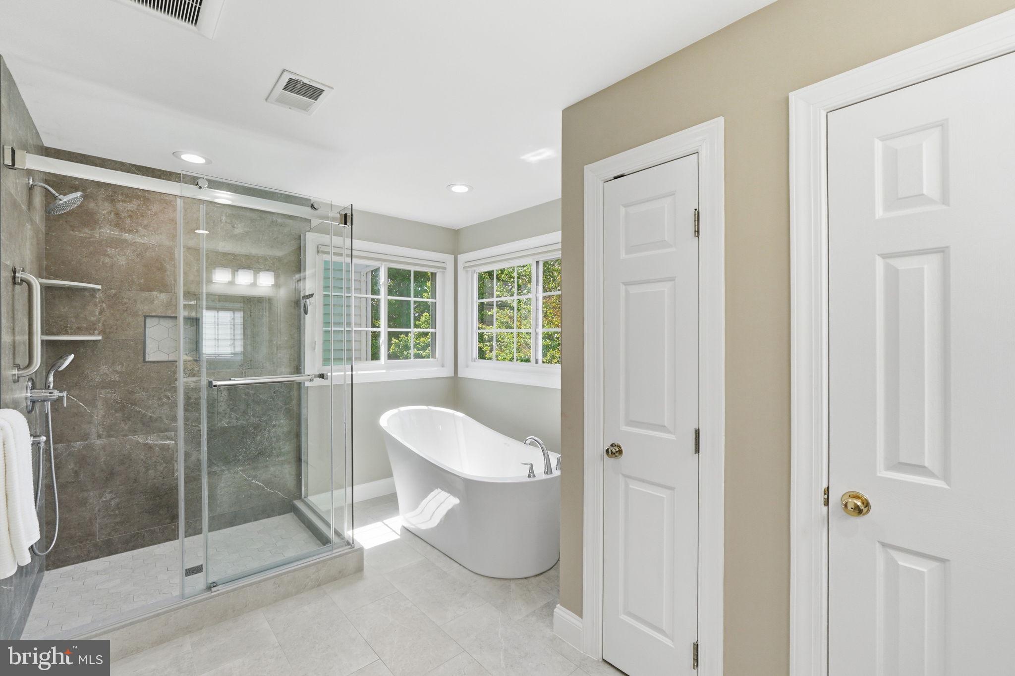 10816 MAPLECREST LANE