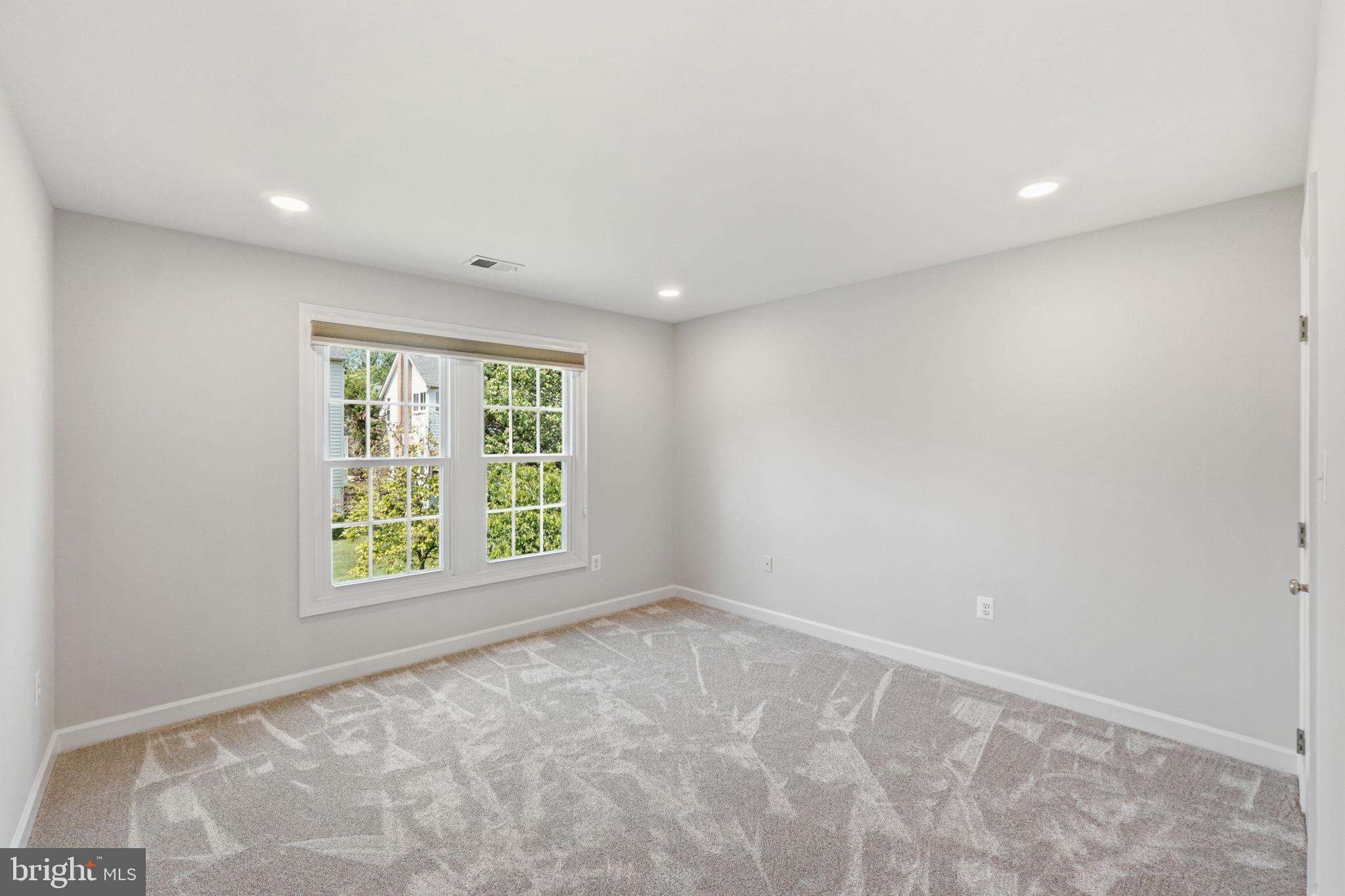 10816 MAPLECREST LANE