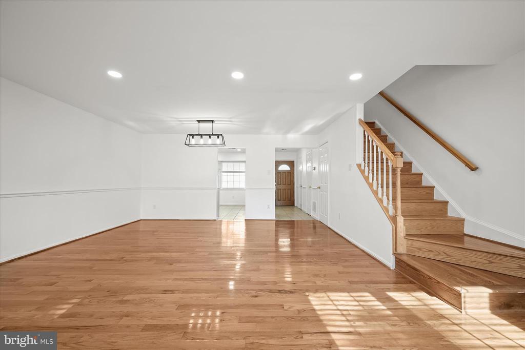 148 BARNSFIELD COURT 204
