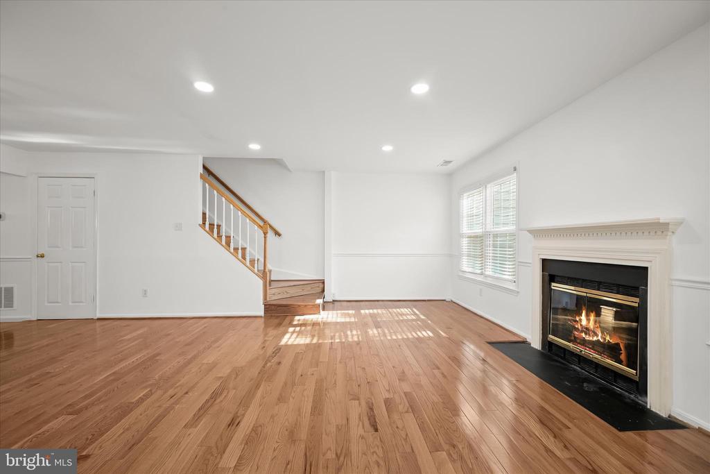 148 BARNSFIELD COURT 204