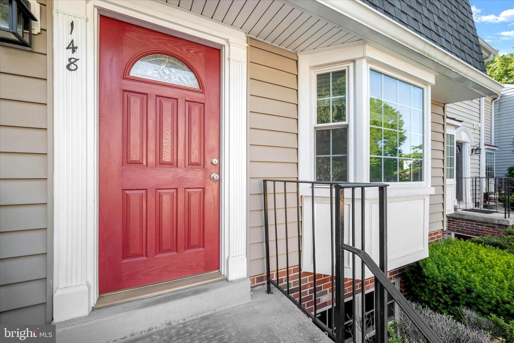 148 BARNSFIELD COURT 204