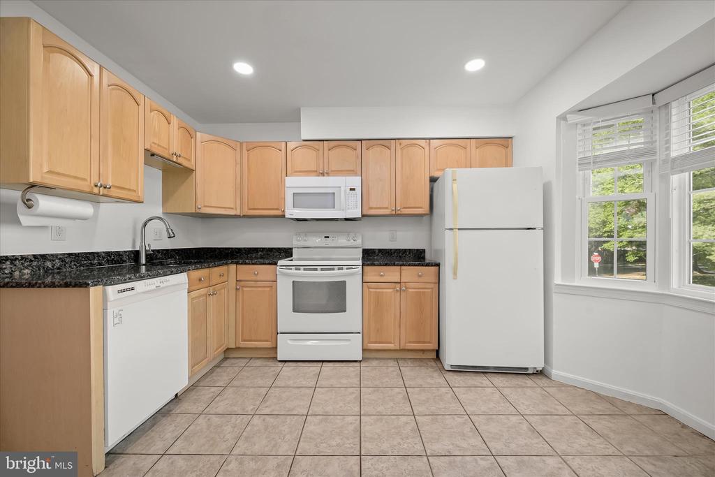 148 BARNSFIELD COURT 204