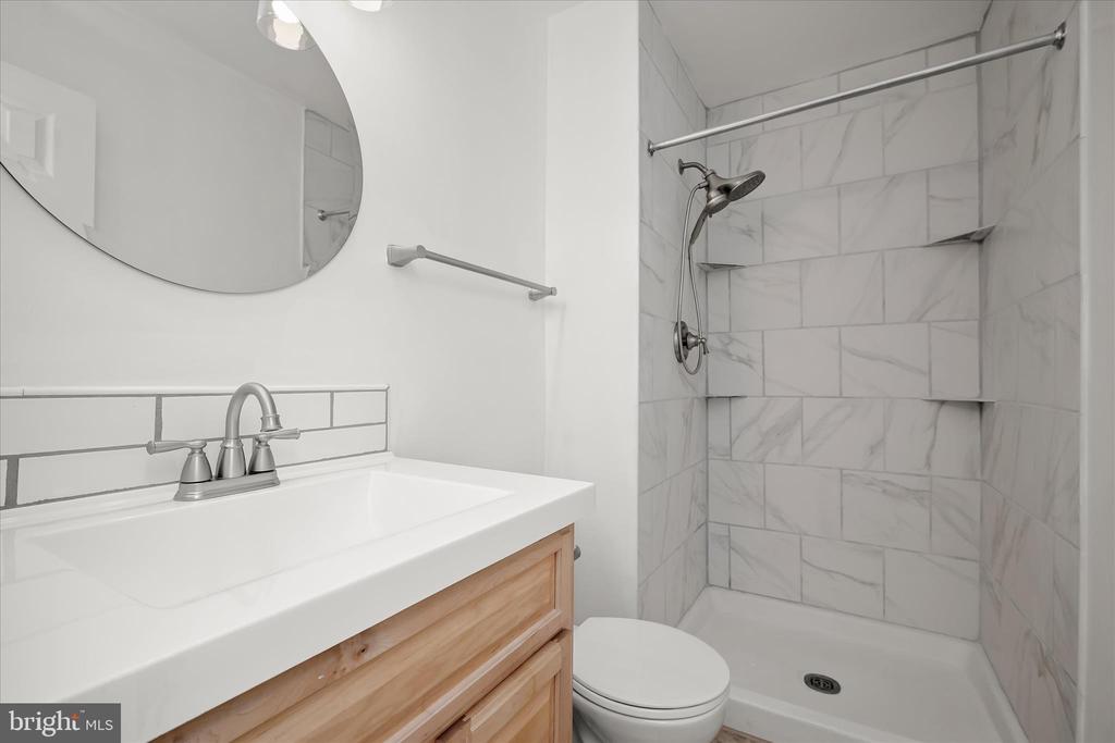 148 BARNSFIELD COURT 204