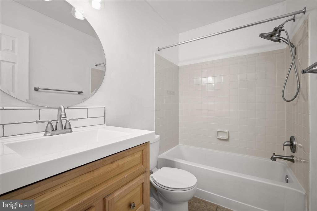 148 BARNSFIELD COURT 204