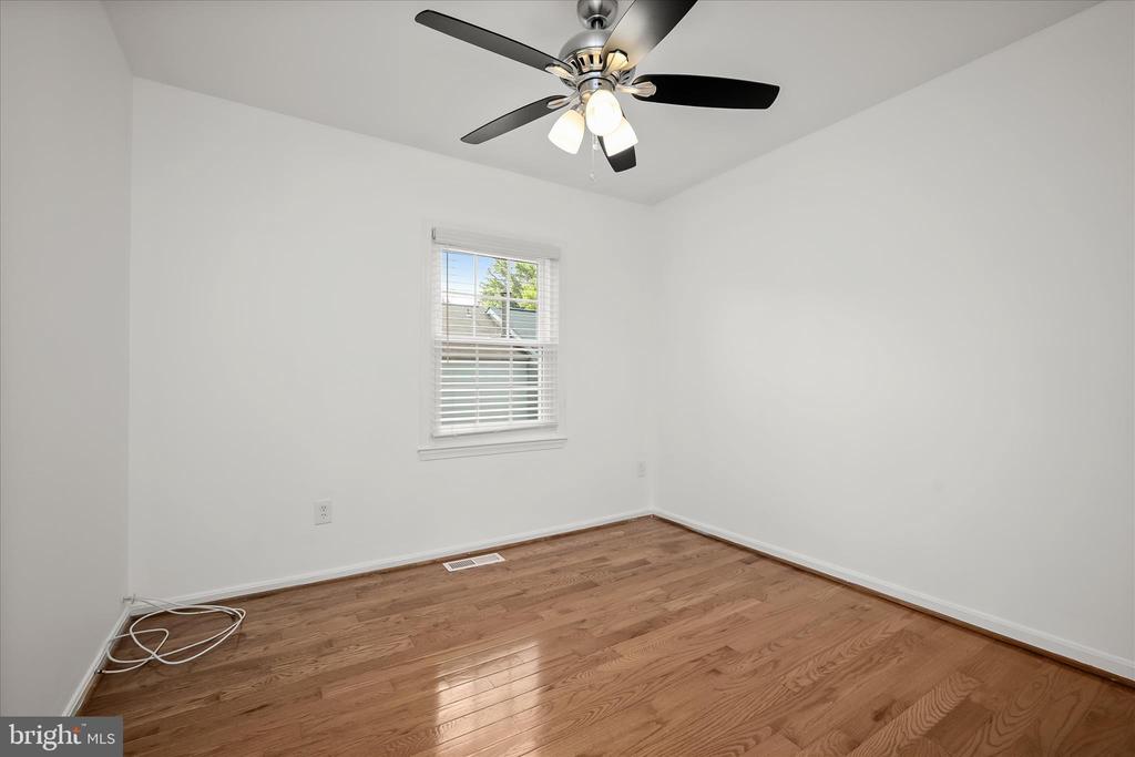 148 BARNSFIELD COURT 204