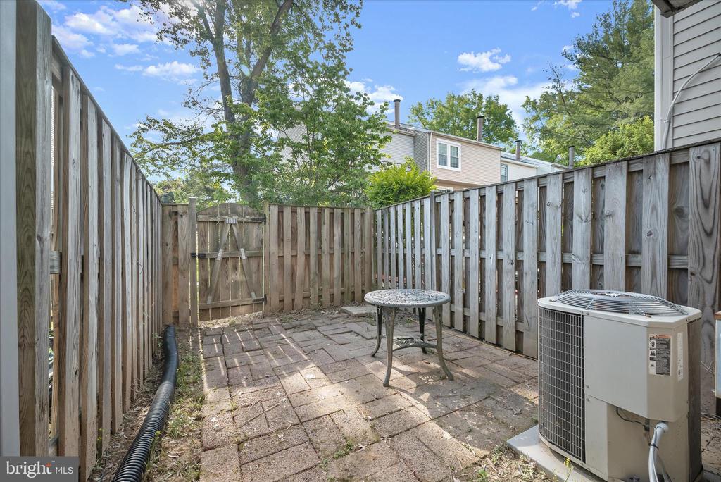 148 BARNSFIELD COURT 204