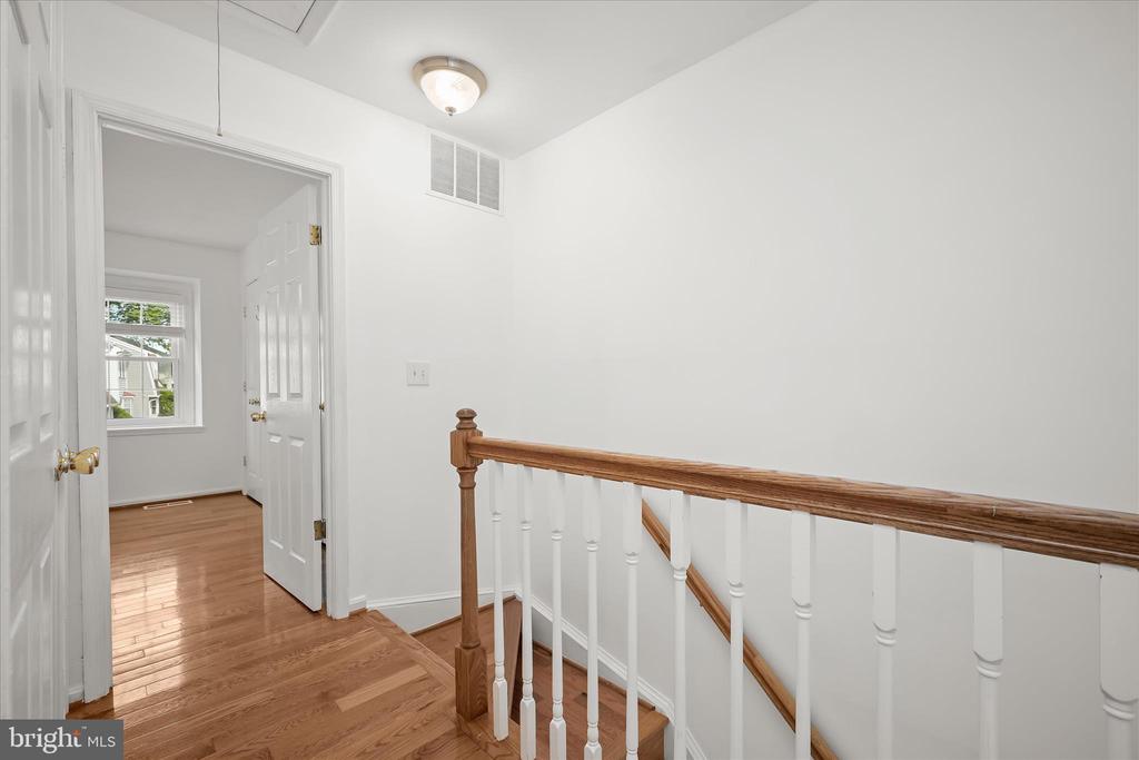 148 BARNSFIELD COURT 204