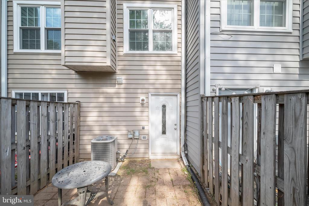 148 BARNSFIELD COURT 204