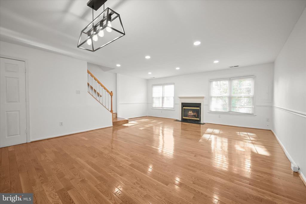 148 BARNSFIELD COURT 204
