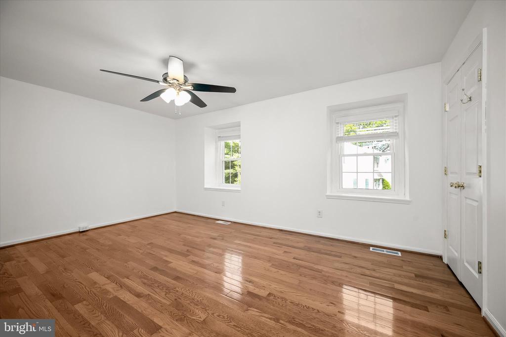 148 BARNSFIELD COURT 204