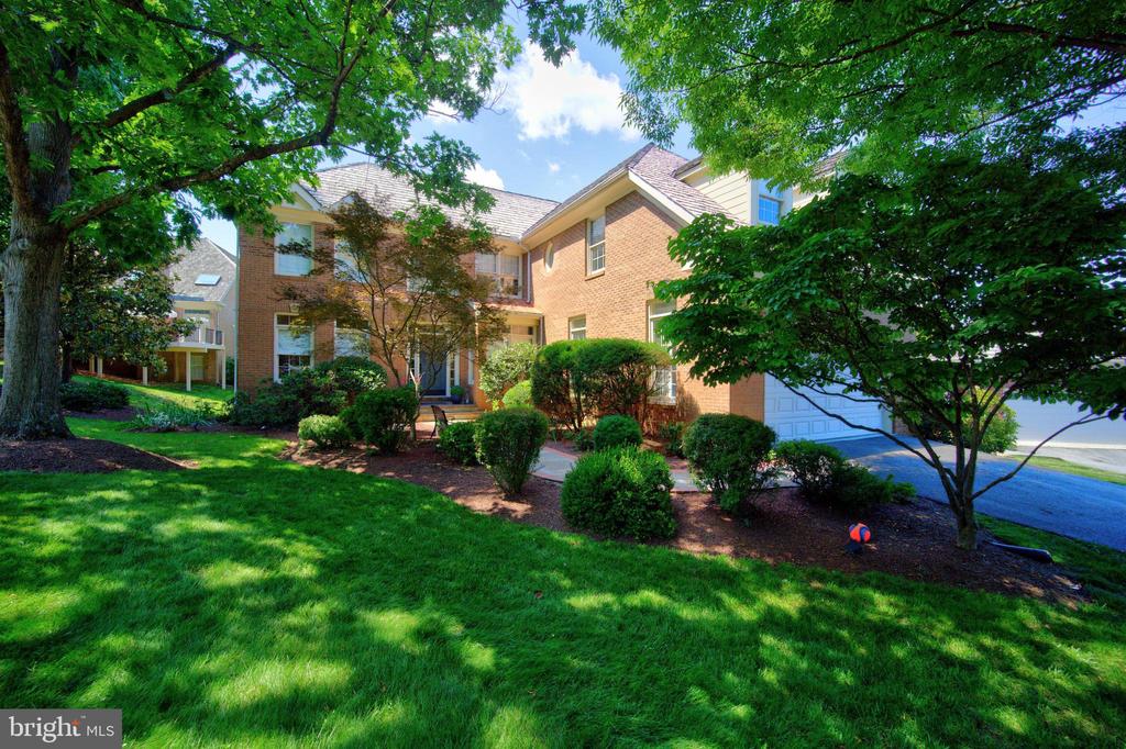9110 WILLOW GATE LANE