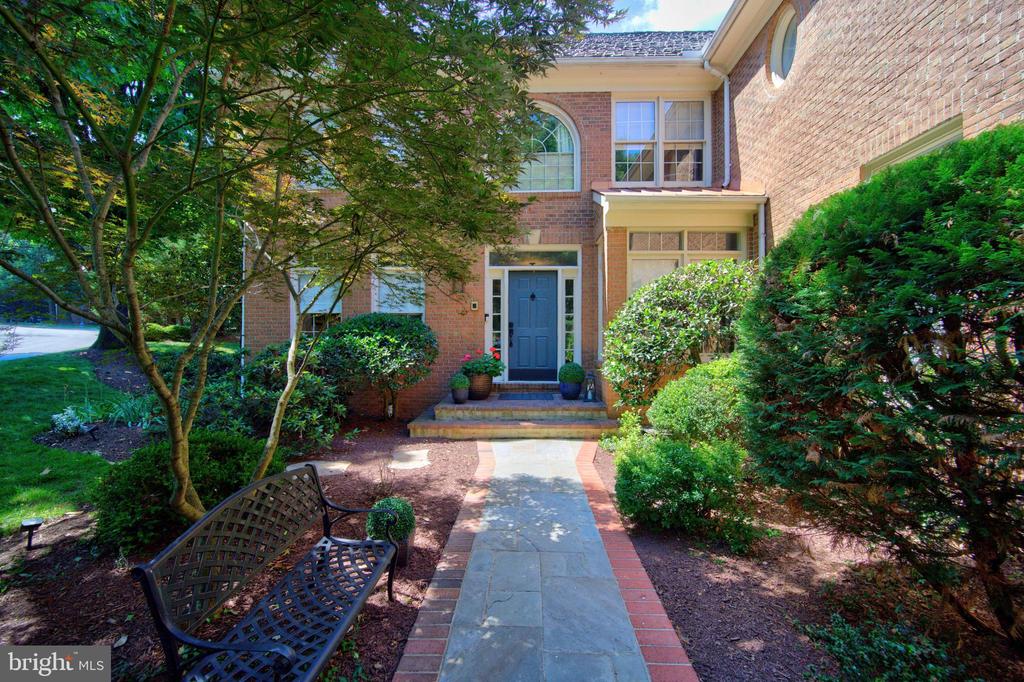 9110 WILLOW GATE LANE