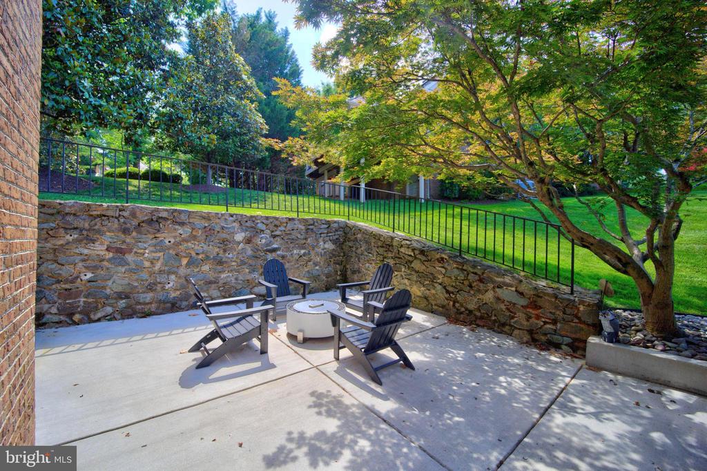 9110 WILLOW GATE LANE