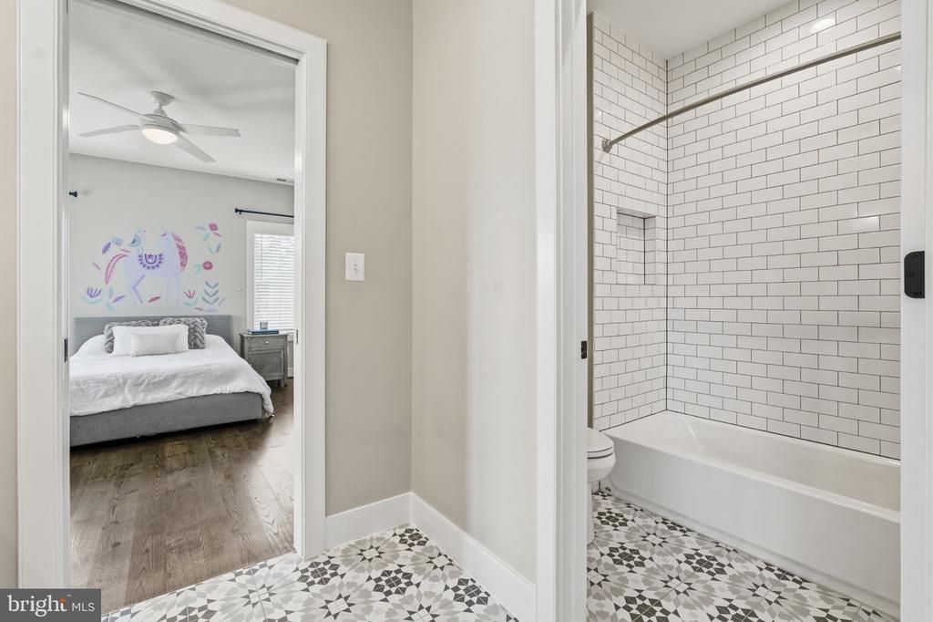 1915 N VAN BUREN STREET