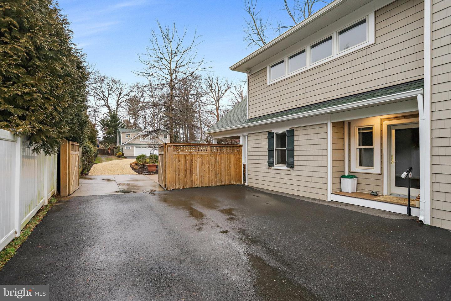 328 Owaissa Rd SE