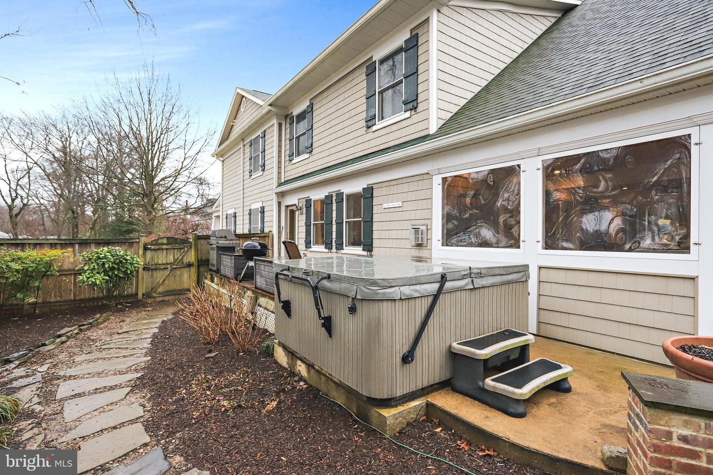 328 Owaissa Rd SE