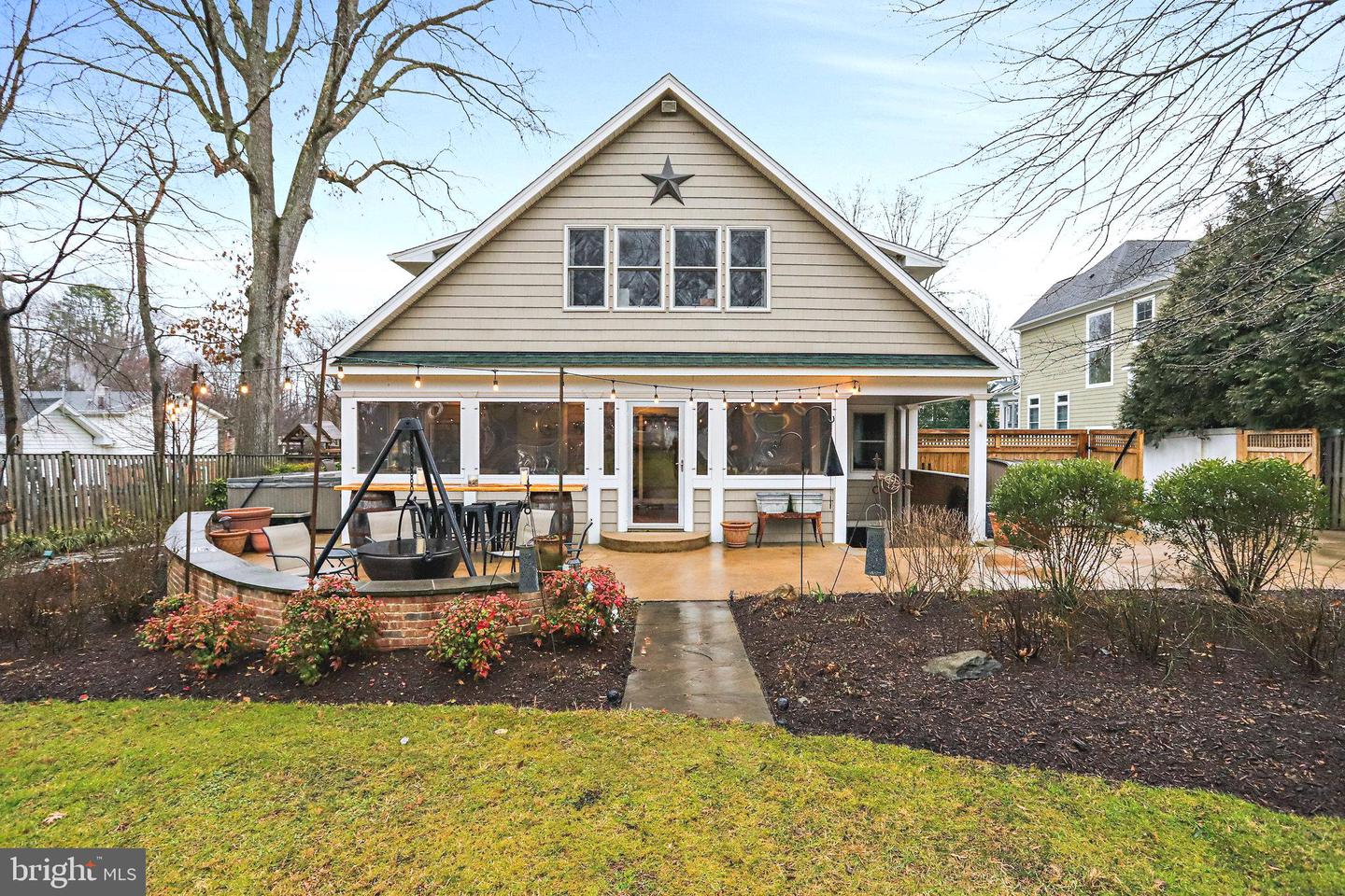 328 Owaissa Rd SE