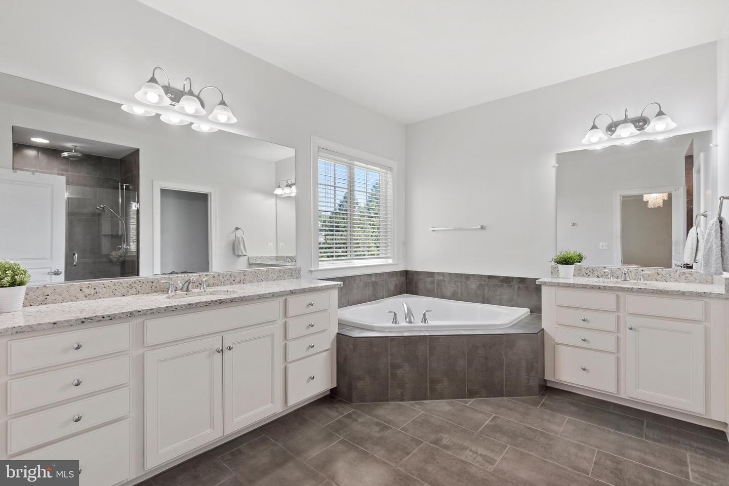 6626 Jessamine Ln