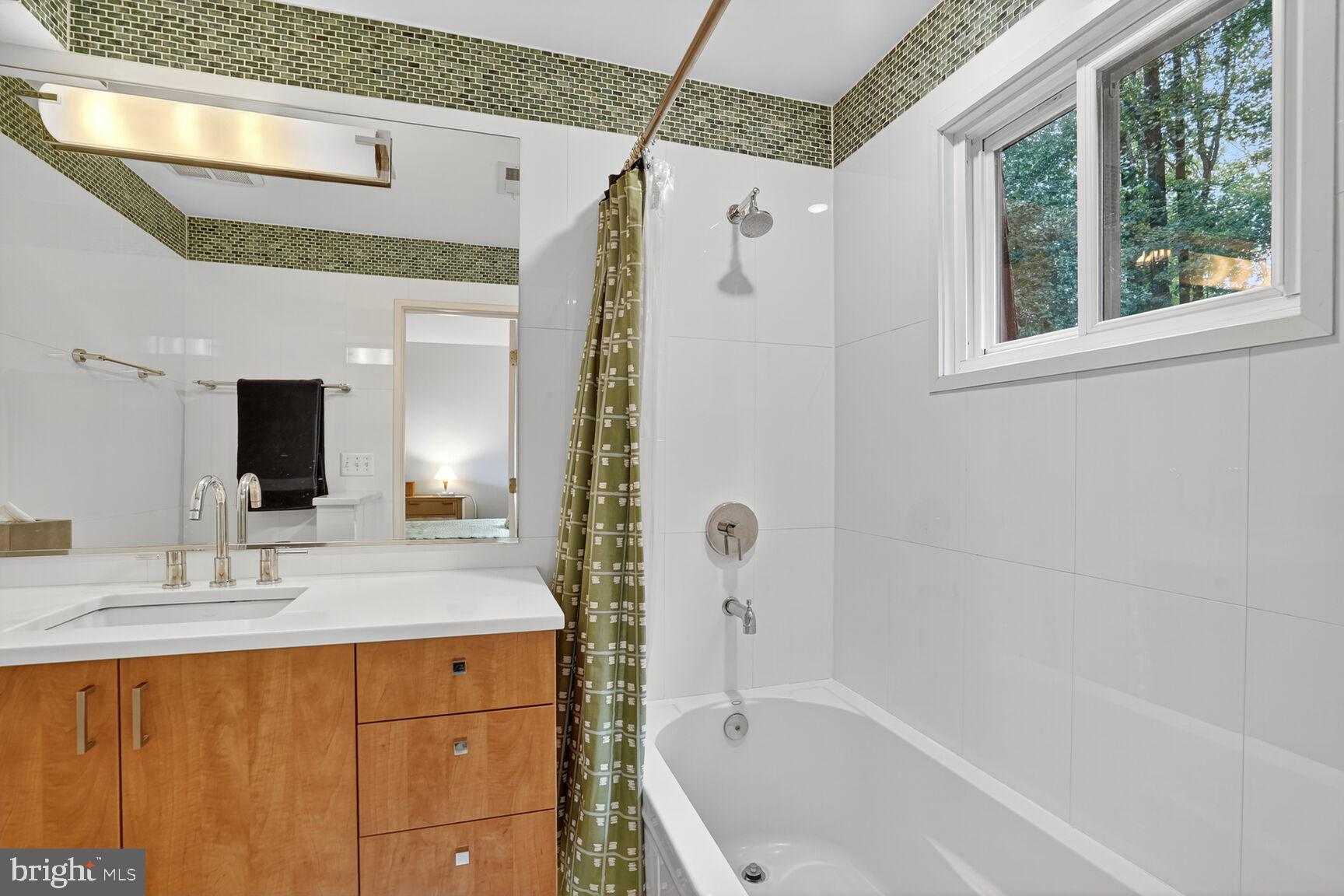 2410 NOTTINGHAM DRIVE