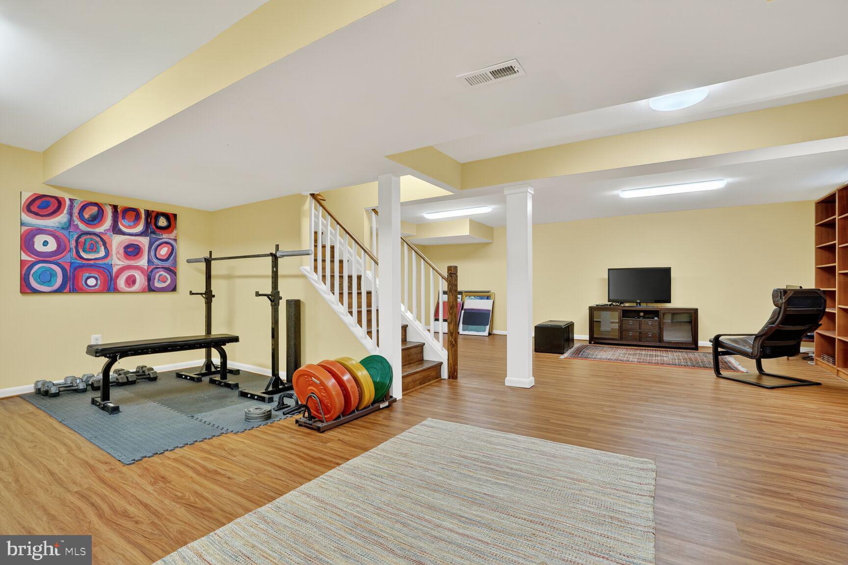 2410 NOTTINGHAM DRIVE