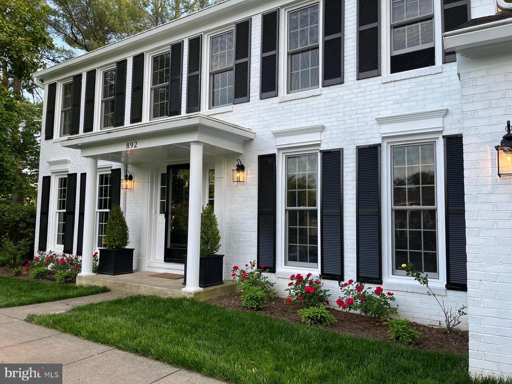 892 VAN DUSEN COURT