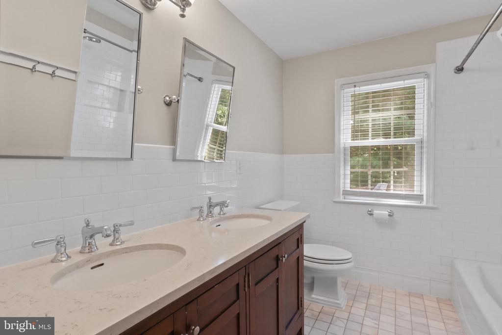 892 VAN DUSEN COURT