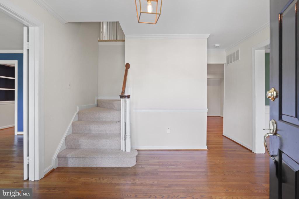 892 VAN DUSEN COURT