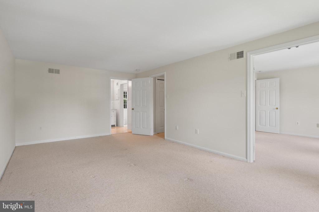 892 VAN DUSEN COURT