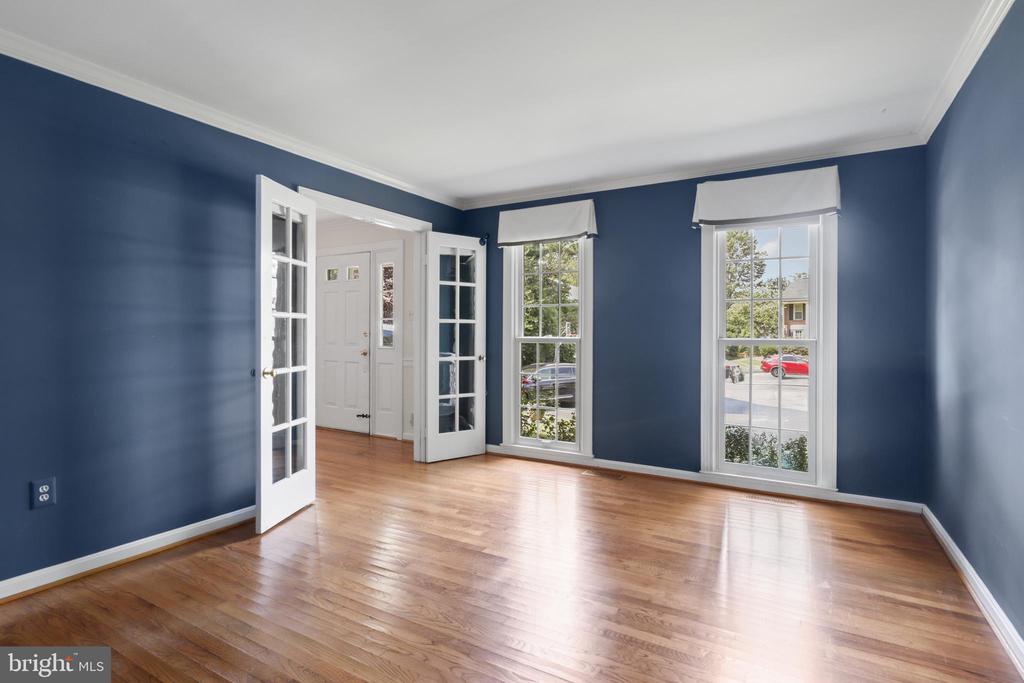892 VAN DUSEN COURT