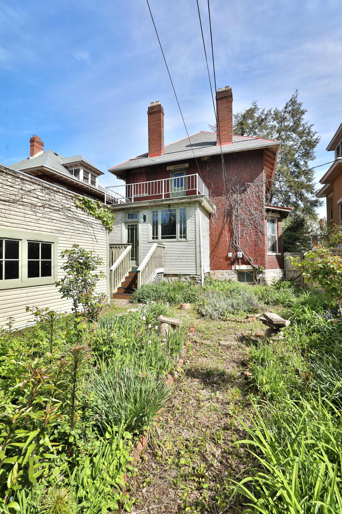97 E Oakland Avenue