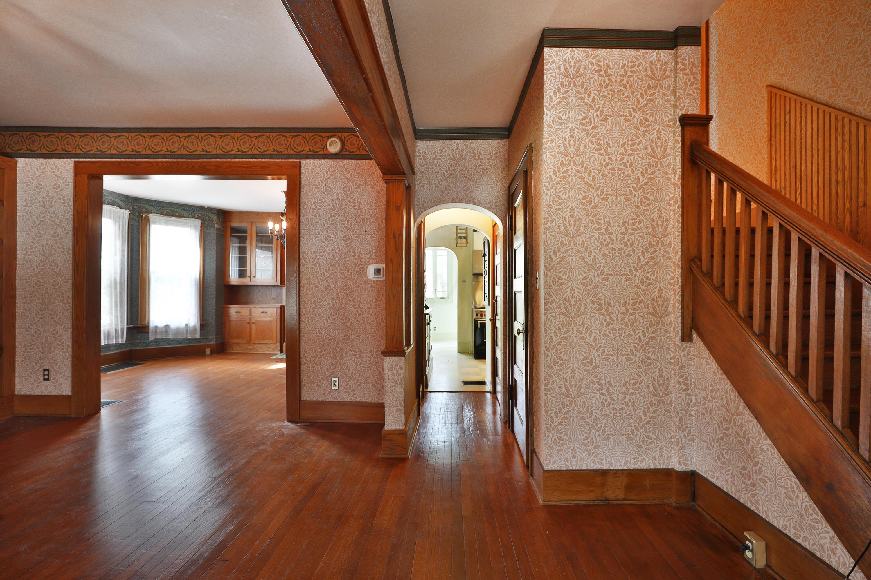 97 E Oakland Avenue