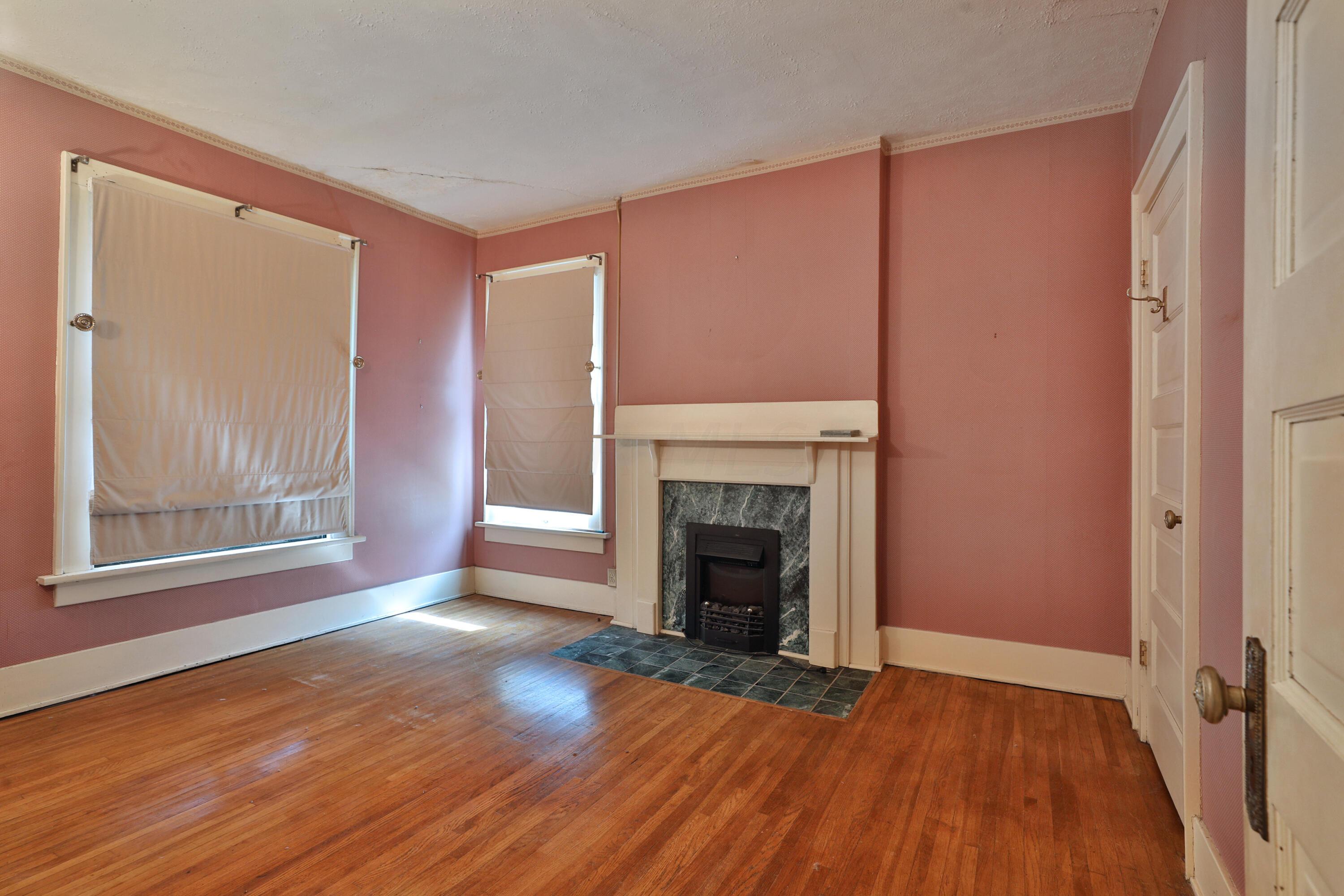 97 E Oakland Avenue