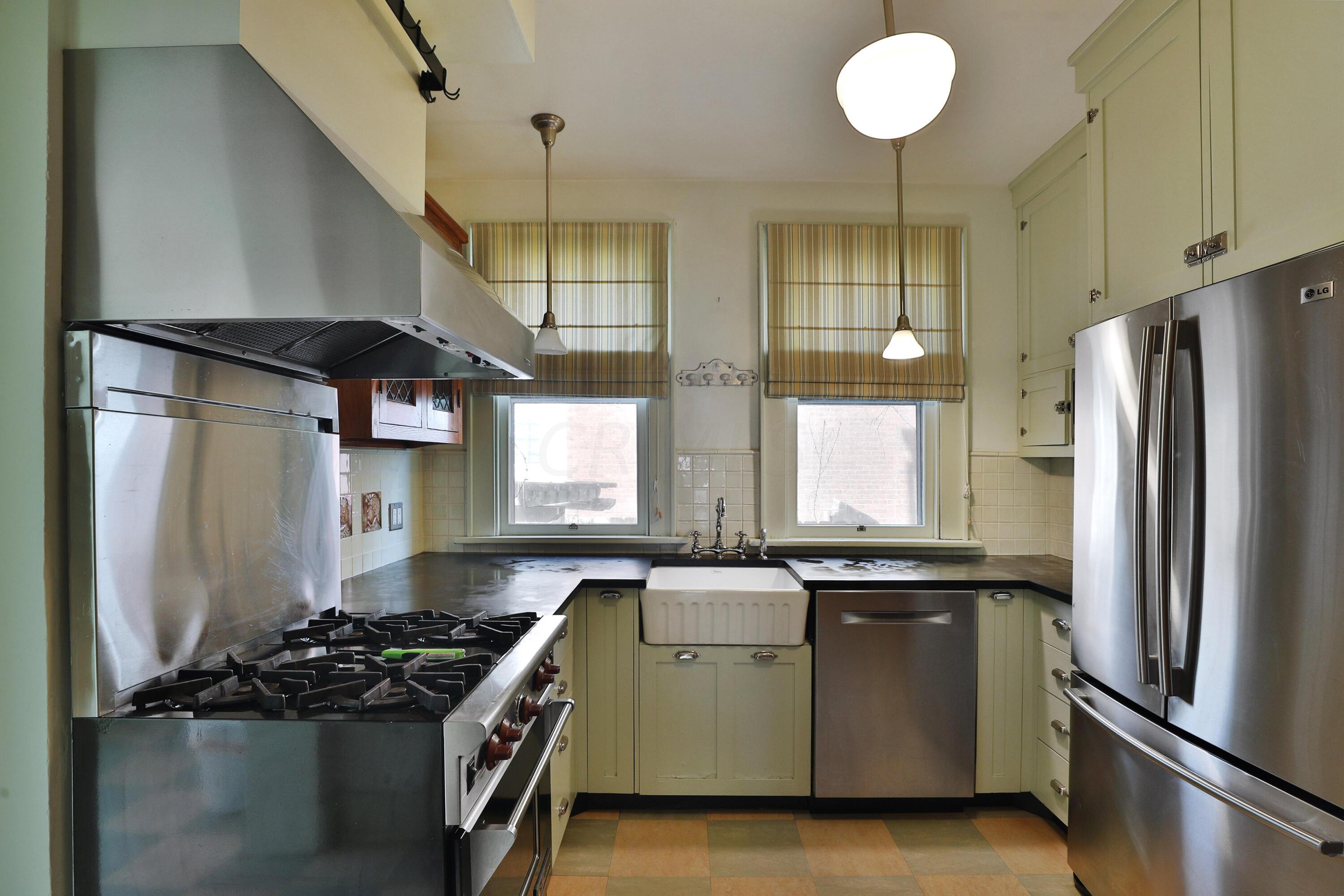 97 E Oakland Avenue