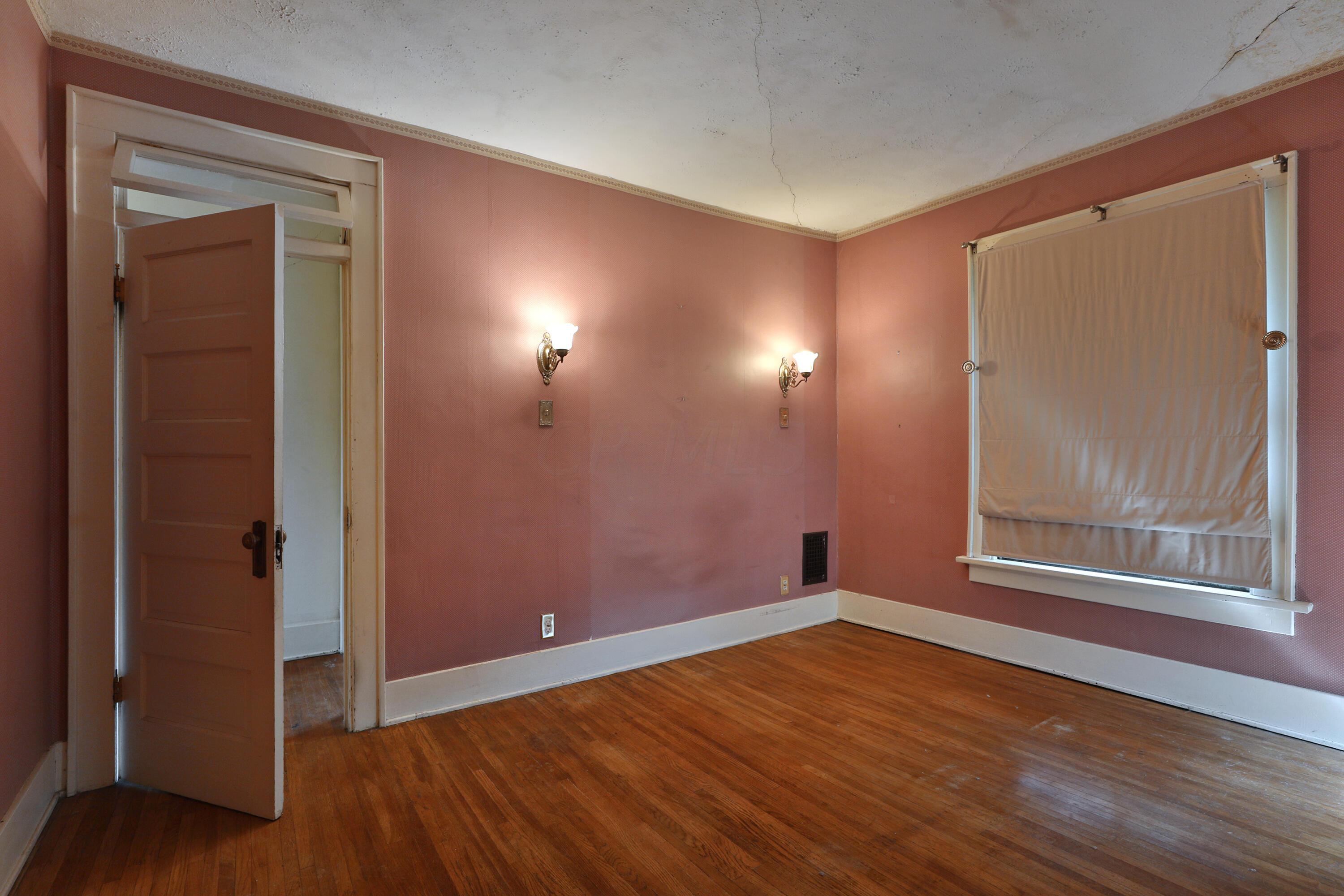 97 E Oakland Avenue