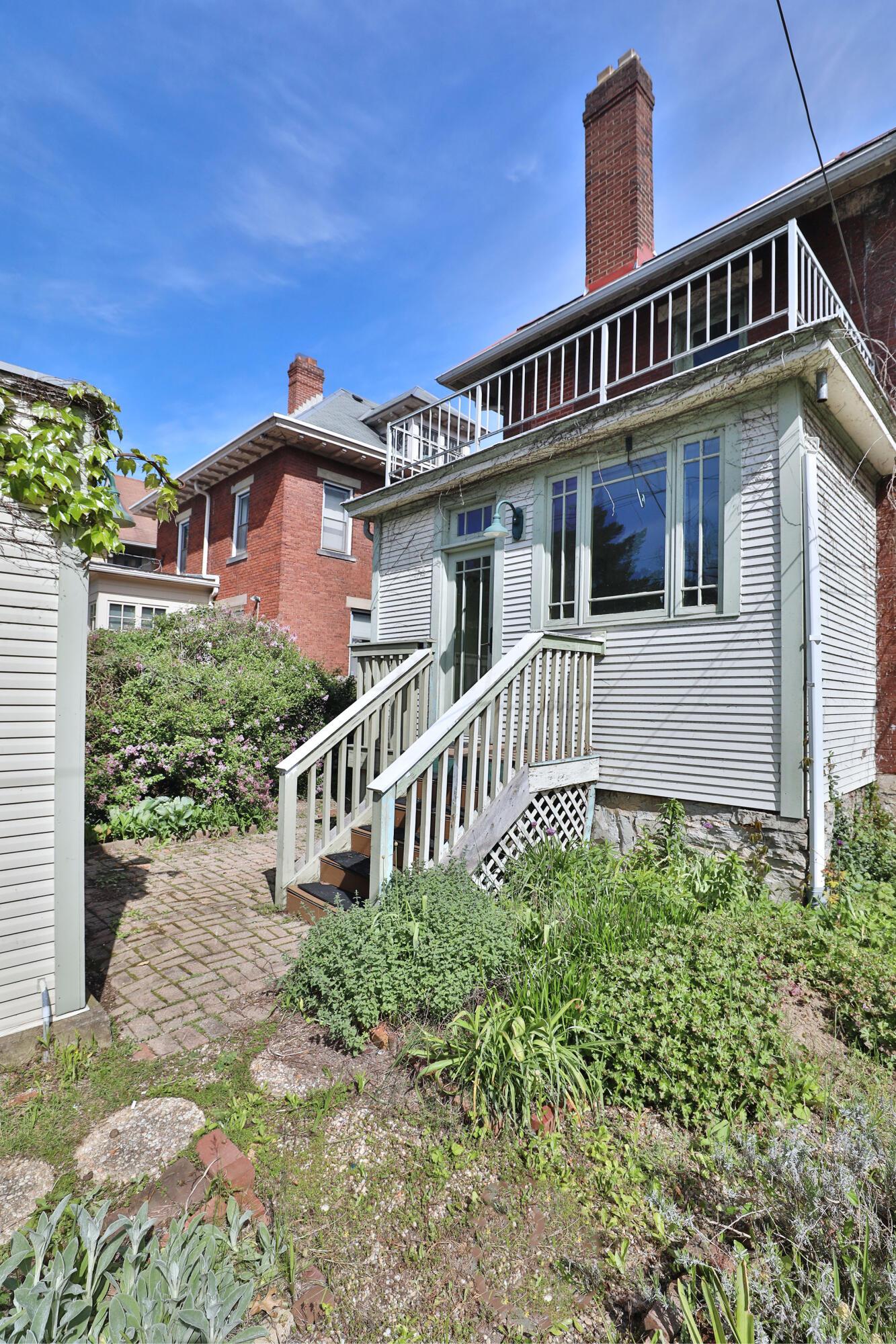 97 E Oakland Avenue