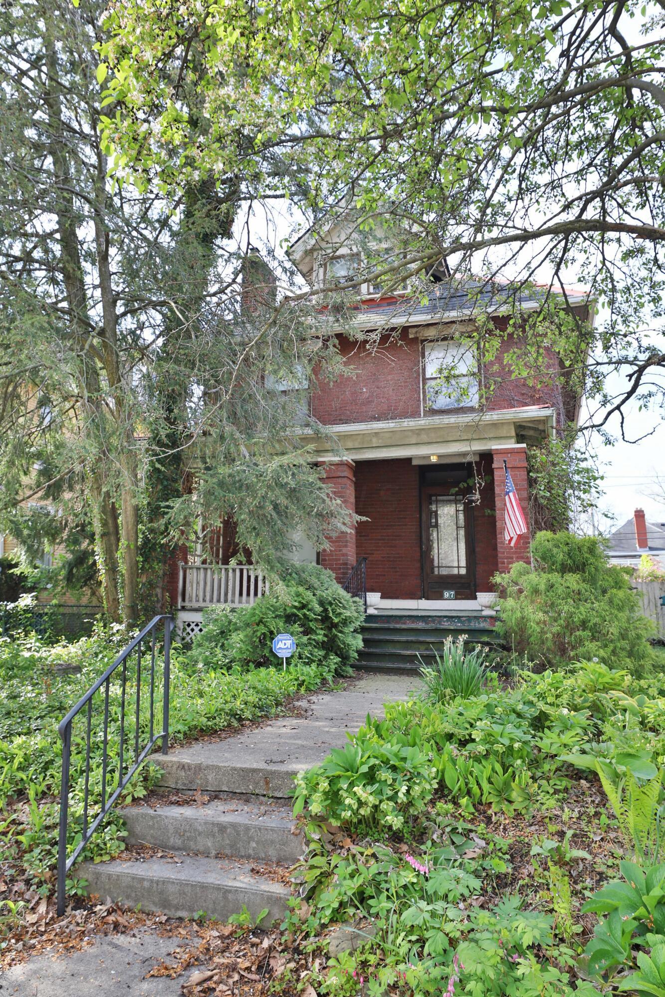 97 E Oakland Avenue