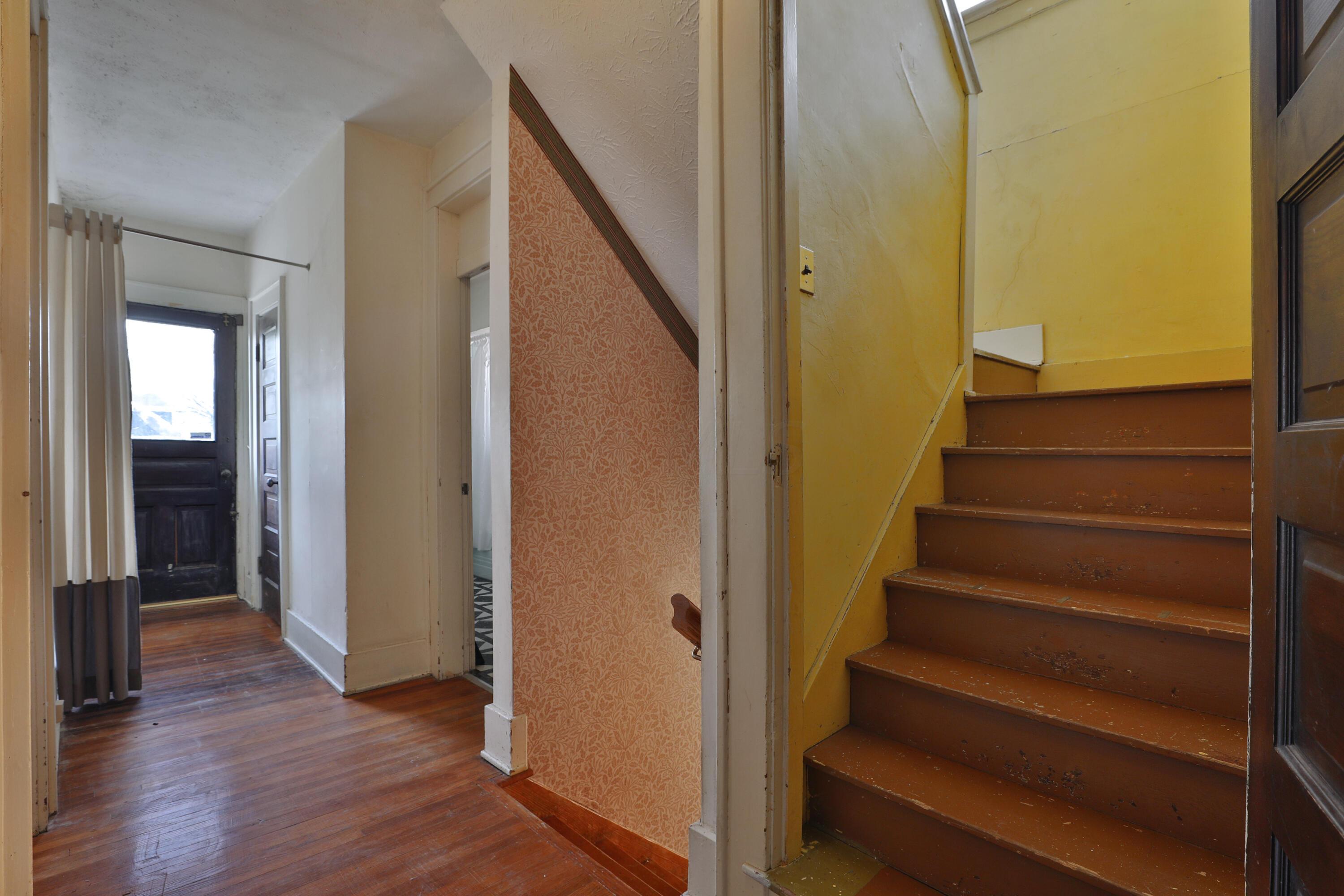 97 E Oakland Avenue